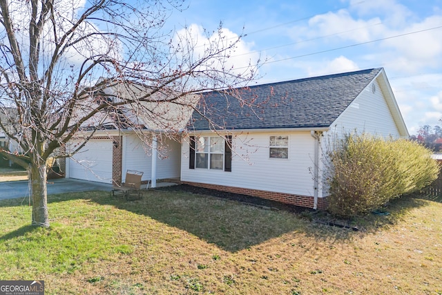 view of front of property featuring an attached garage, roof with shingles, concrete driveway, and a front yard