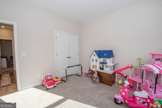 playroom with baseboards and carpet