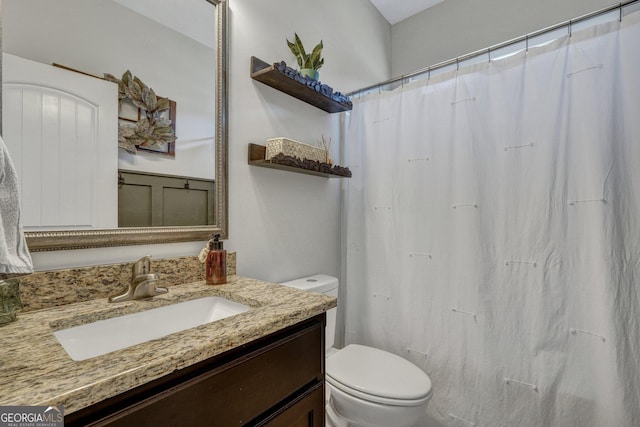 full bathroom featuring curtained shower, toilet, and vanity