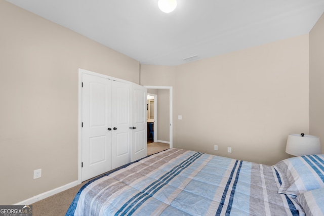 bedroom featuring a closet, baseboards, and carpet flooring