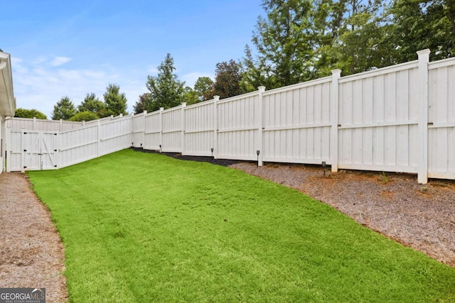 view of yard featuring a fenced backyard