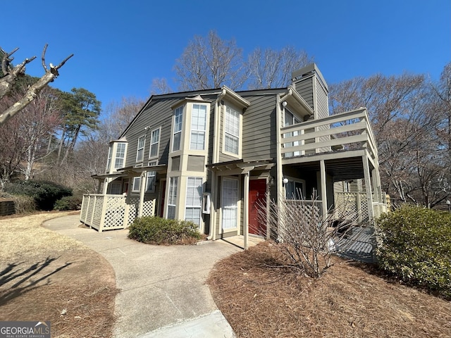 view of front of property with covered porch and concrete driveway