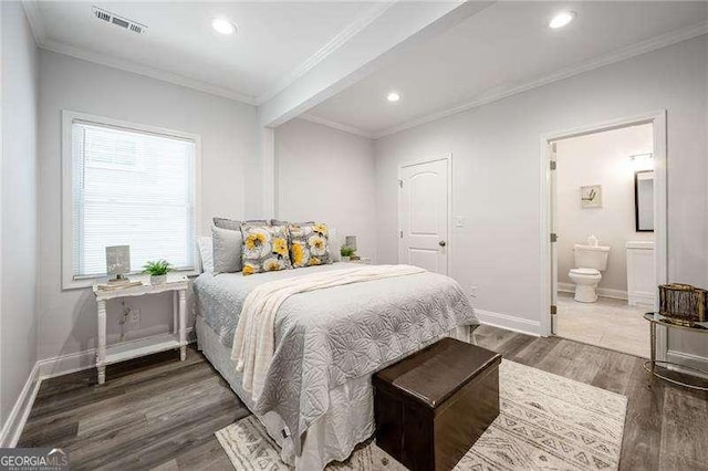 bedroom featuring visible vents, wood finished floors, recessed lighting, crown molding, and baseboards