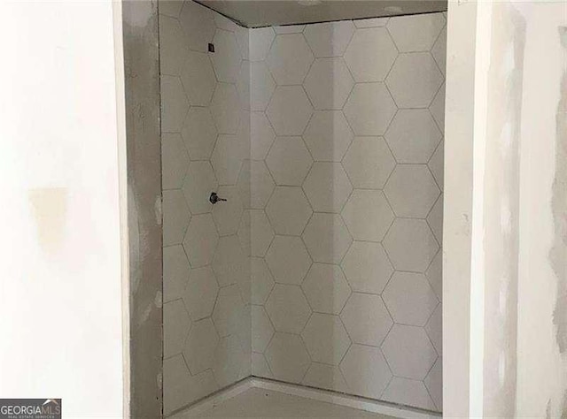 bathroom with a tile shower