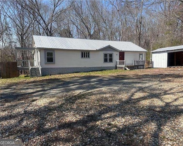 view of front of property with an outdoor structure and metal roof