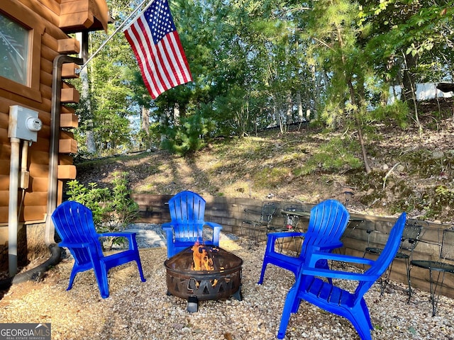 view of yard featuring a fire pit