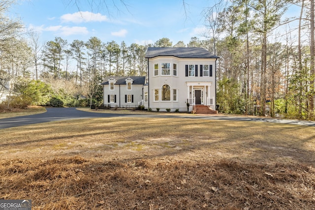 view of front facade featuring stucco siding and a front lawn