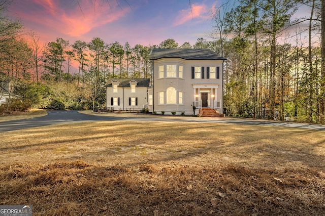 view of front of home featuring a front yard and stucco siding