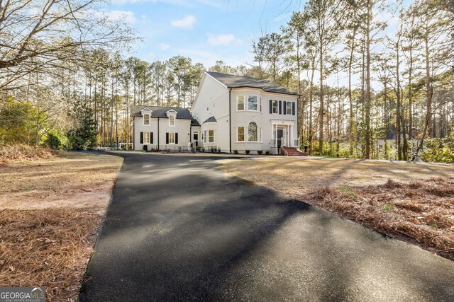 view of front of property featuring stucco siding