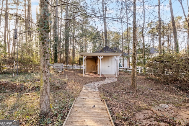 view of outdoor structure featuring an outbuilding