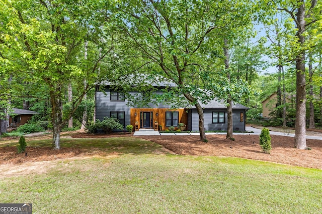 view of front of property with a front yard