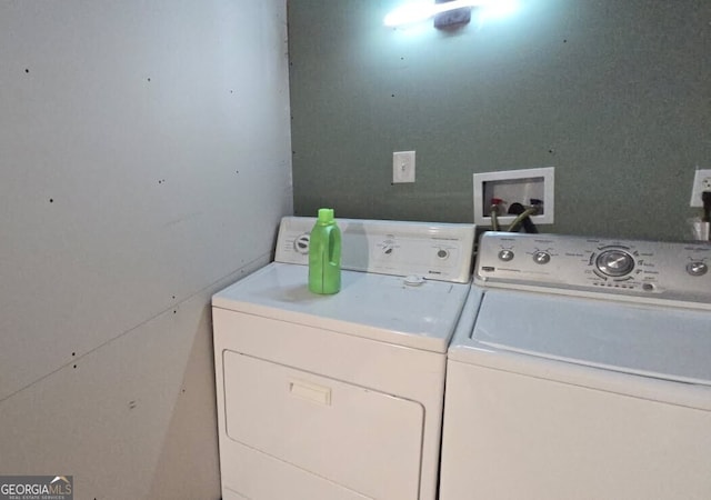 laundry room with laundry area and washing machine and dryer