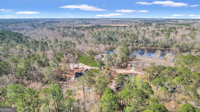 birds eye view of property featuring a forest view