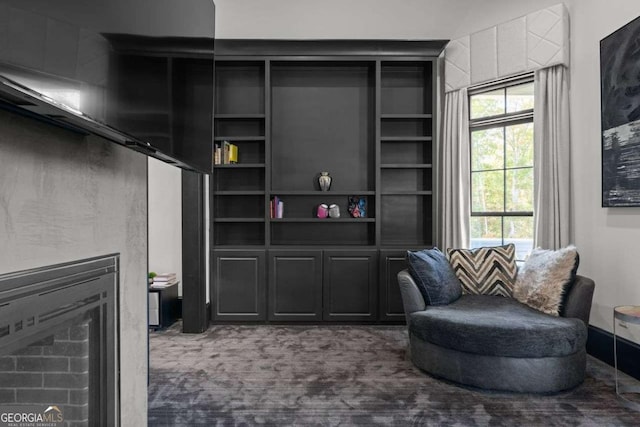 living area with carpet flooring