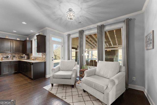 interior space with visible vents, ornamental molding, wood finished floors, an inviting chandelier, and baseboards