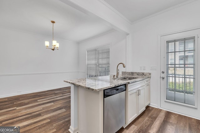 kitchen featuring a sink, stainless steel dishwasher, a peninsula, and dark wood-style flooring