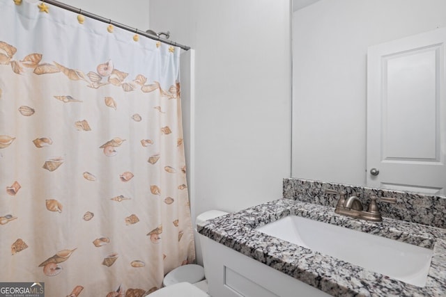 full bathroom with a shower with shower curtain, toilet, and vanity