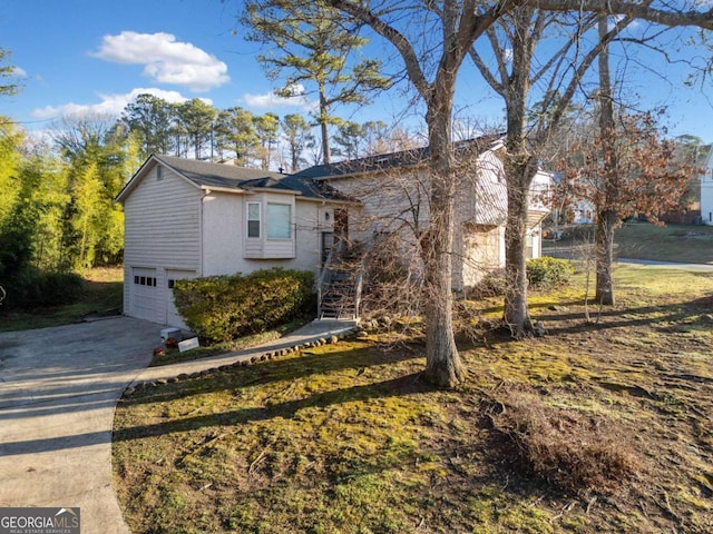 view of front of house with an attached garage and driveway