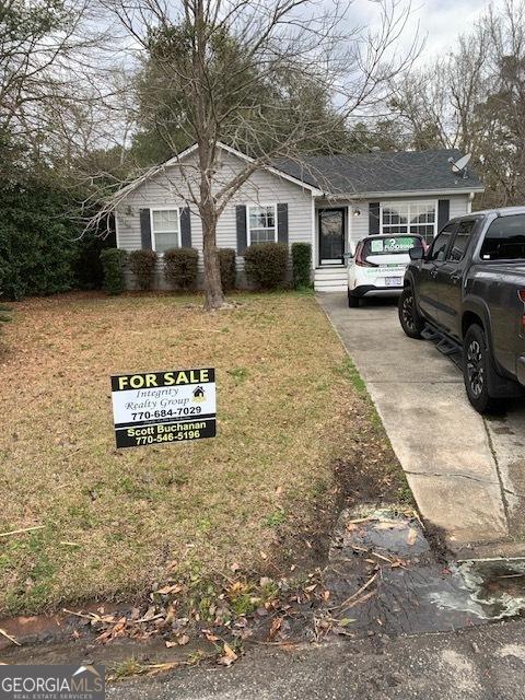 view of front of property with a front lawn