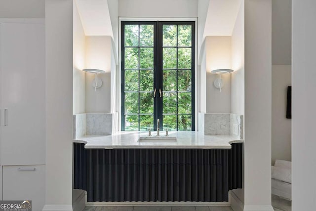 bathroom featuring backsplash and a sink