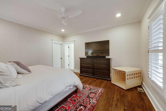 bedroom featuring wood finished floors, baseboards, visible vents, recessed lighting, and ceiling fan