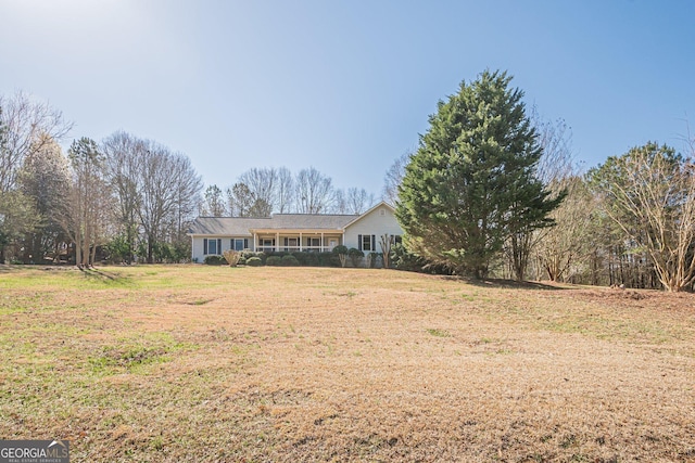 ranch-style home with a front yard