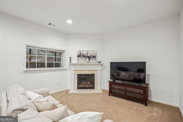 living room with baseboards, visible vents, recessed lighting, a glass covered fireplace, and carpet flooring