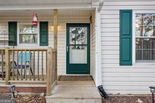 doorway to property with covered porch