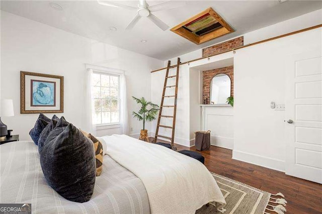 bedroom featuring wood finished floors, baseboards, and ceiling fan