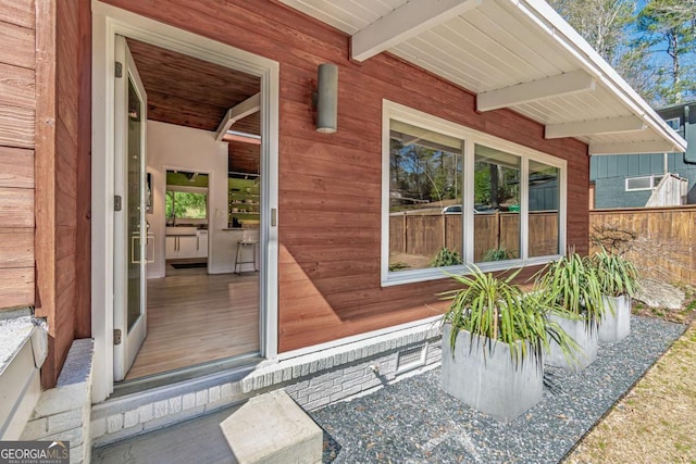 property entrance with crawl space