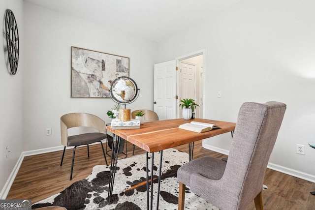 office area featuring wood finished floors and baseboards