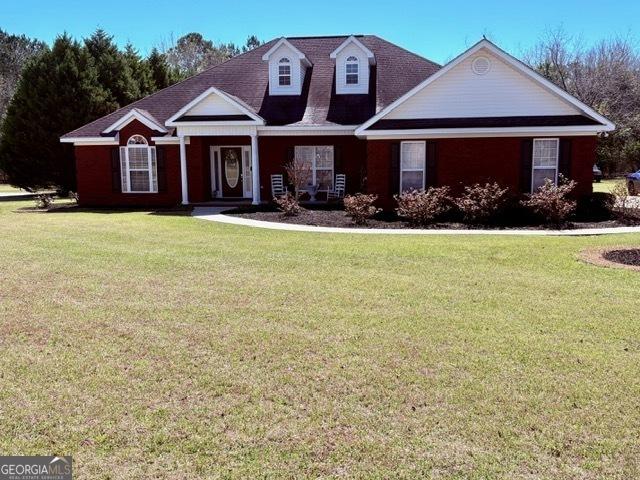 view of front of house with a front yard