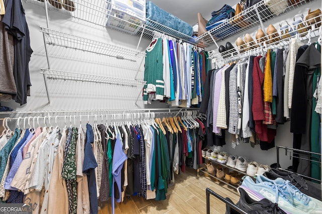 walk in closet with wood tiled floor