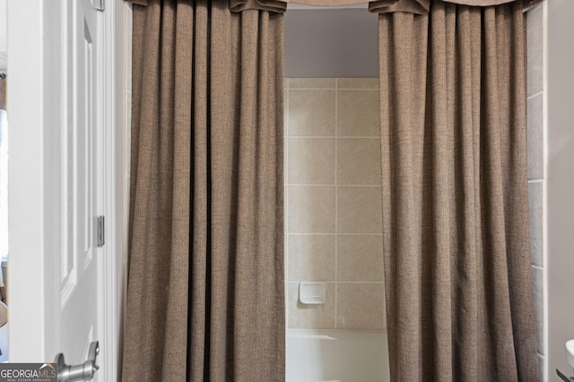 full bathroom featuring shower / bathtub combination with curtain