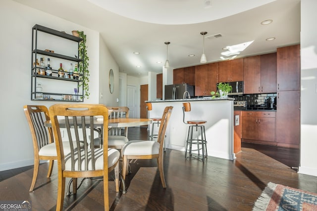 860 Peachtree St Unit 1418, Atlanta, GA 30308 - dining space featuring visible vents, recessed lighting, dark wood-style flooring, and baseboards