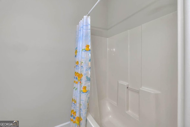 full bath with shower / bath combo with shower curtain