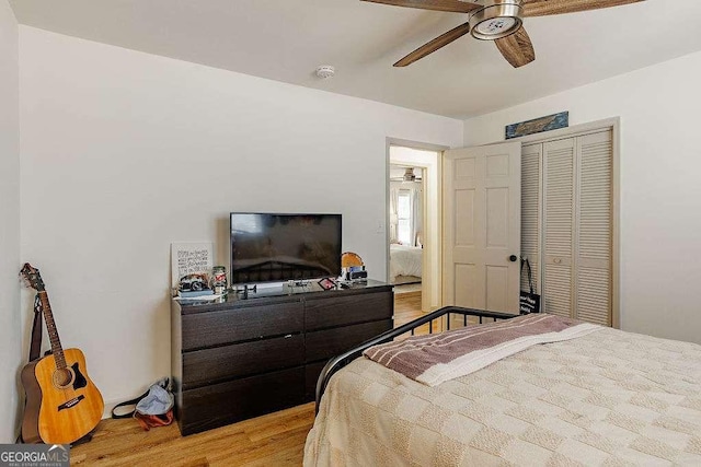 bedroom with light wood-type flooring, a closet, and ceiling fan