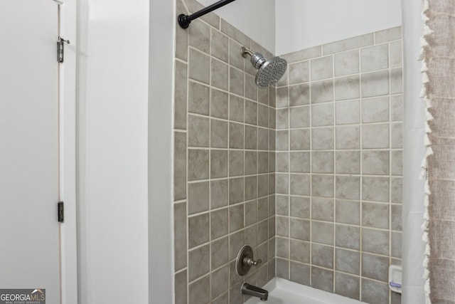 bathroom with shower / tub combo