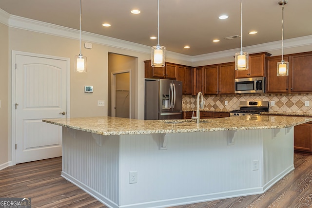 kitchen with visible vents, ornamental molding, appliances with stainless steel finishes, a kitchen breakfast bar, and dark wood-style flooring