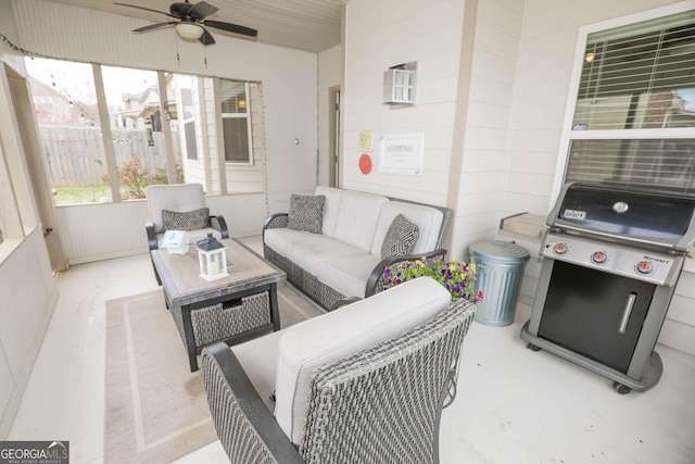 sunroom with ceiling fan