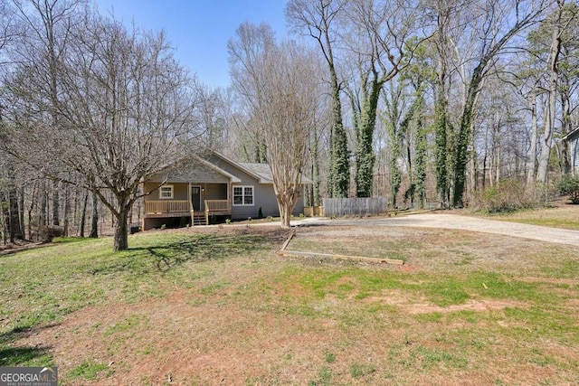 view of yard featuring fence