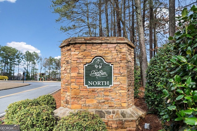 view of community / neighborhood sign