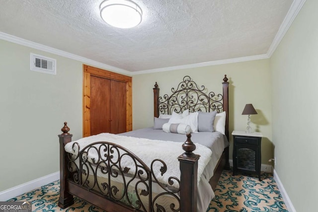 bedroom featuring baseboards, visible vents, a textured ceiling, crown molding, and carpet flooring