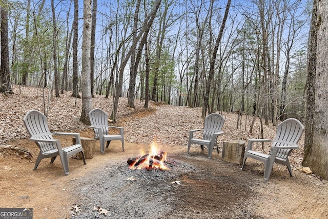 view of yard featuring an outdoor fire pit