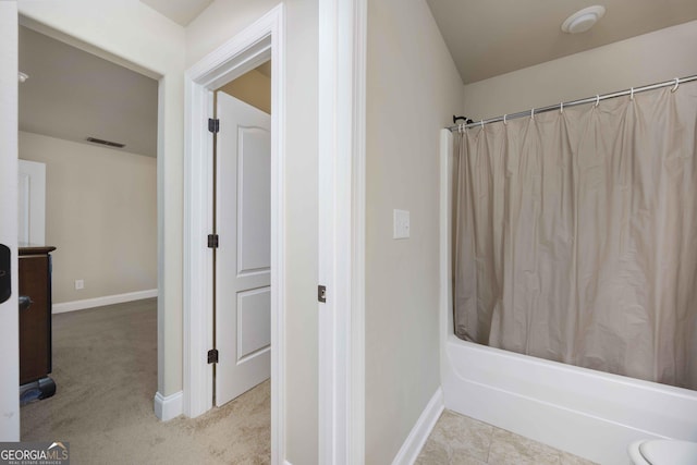 full bath with visible vents, baseboards, and shower / bathtub combination with curtain