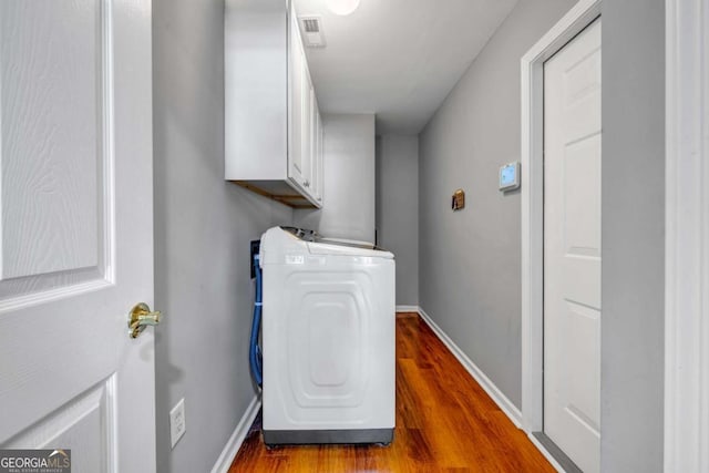 laundry room featuring cabinet space, visible vents, washer / dryer, and baseboards