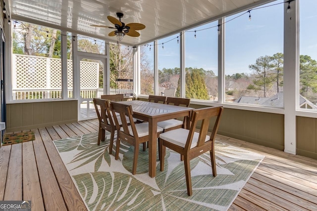 sunroom / solarium with a ceiling fan