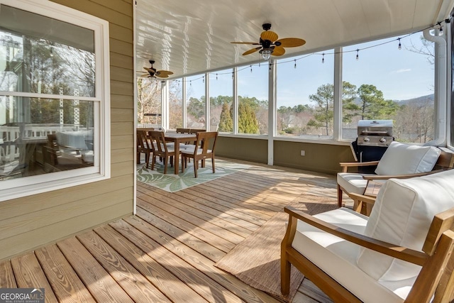 sunroom with a ceiling fan