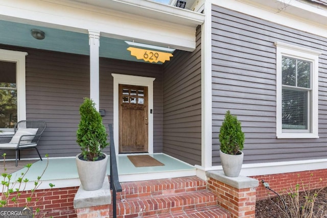 property entrance featuring a porch