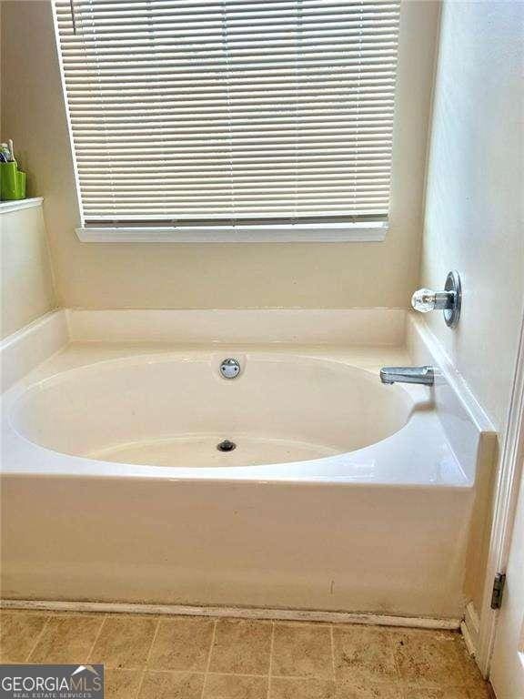3672 Misty Oak Dr, Flowery Branch, GA 30542 - bathroom featuring a bath